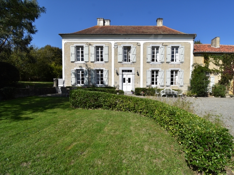 French chateau for sale under 500 000